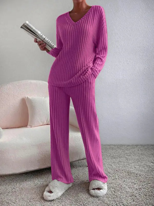 Damen Loungewear Set mit V Ausschnitt Oberteil und gerade geschnittener Hose