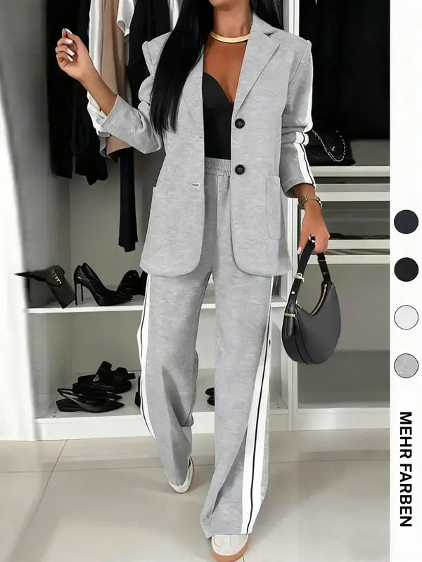 Elegantes Damen Set aus gestreiftem Blazer und weiter Hose