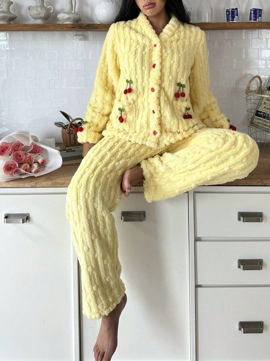 Bequemes Damen Pyjama Set mit Kirschmuster, langärmeliges Flanell Zweiteiler Nachtwäsche