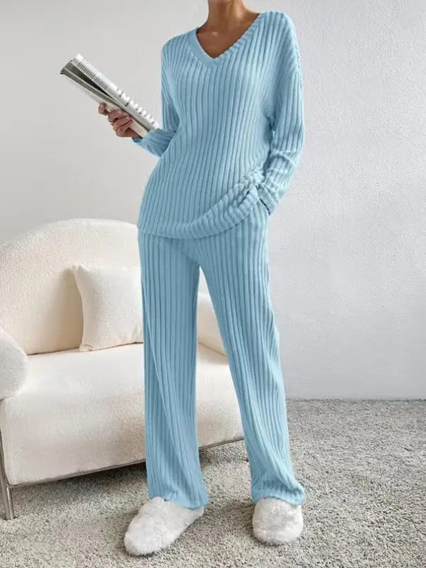Damen Loungewear Set mit V Ausschnitt Oberteil und gerade geschnittener Hose
